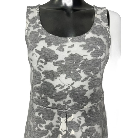 Anthropologie Akemi + Kin Floral Peplum Top Grey  Size Small - Picture 5 of 8